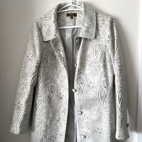 🌿 Paisley Silver Trenchcoat - Picture 1 of 2